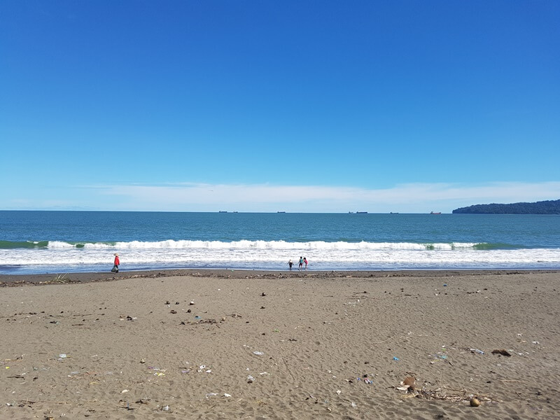 Pantai Kamulyan: Surga Bahari yang Tak Pernah Sepi di Cilacap